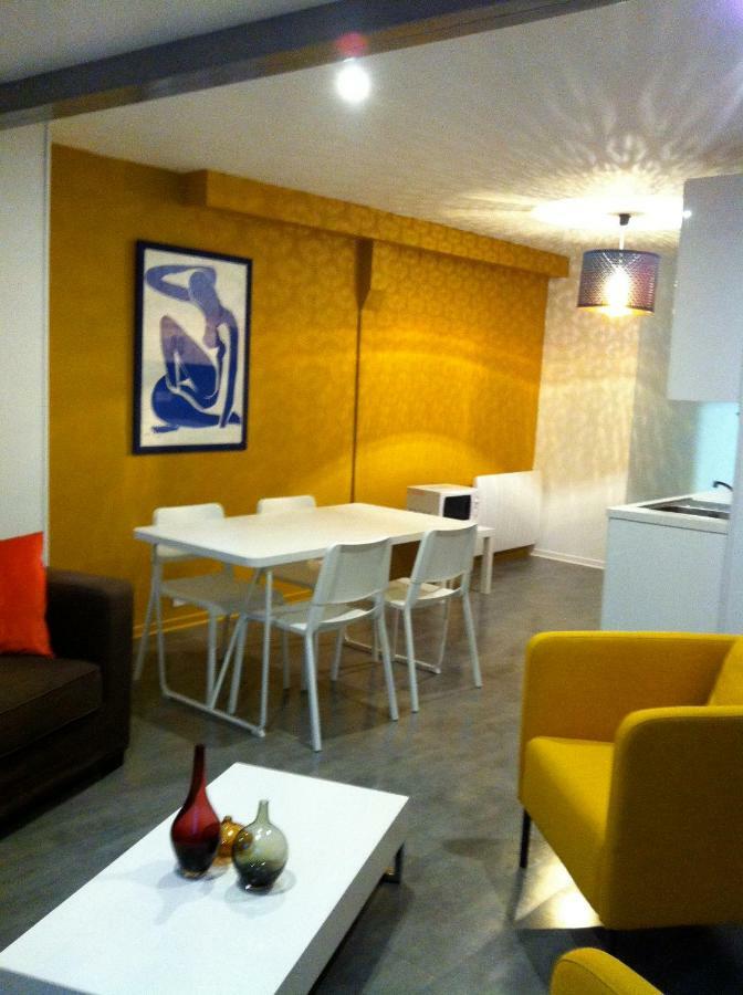 בורז'ה Bel Appartement Au Coeur Du Centre Historique מראה חיצוני תמונה